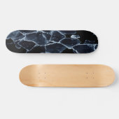 Abstraktes Design aus zerbrochenem Eis Skateboard (Horizontal)