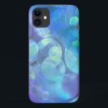 Abstraktes Design für surreales Fraktal Case-Mate iPhone Hülle<br><div class="desc">Ein cool ätherisches energetisches Fraktal. Viele prunkende Kreise,  Blasen und Wirbel in verschiedenen Farbtönen von cooler eiskauer Blues,  weiche Minze Grüntöne und verschiedene Farbtöne von lila. Dieses surreale abstrakte Design,  bestehend aus wirbelnden,  mischenden Farben,  schafft eine sanfte Mischung aus Farbe und Bewegung.</div>