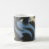 Abstraktes Design mit wirbelnden Pinselstrichen Kaffeetasse (Mittel)