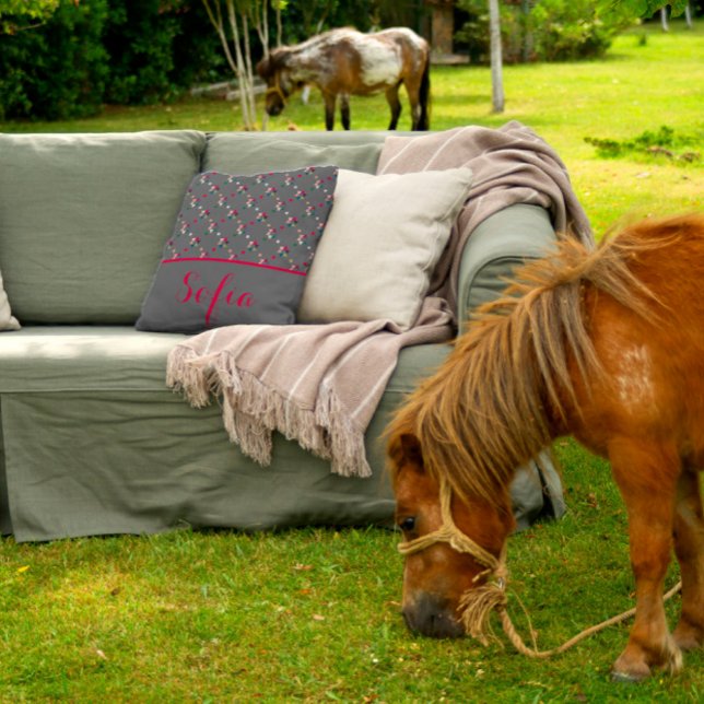 Abstraktes Dreiecksmuster Name Grauwurf Kissen (Von Creator hochgeladen)