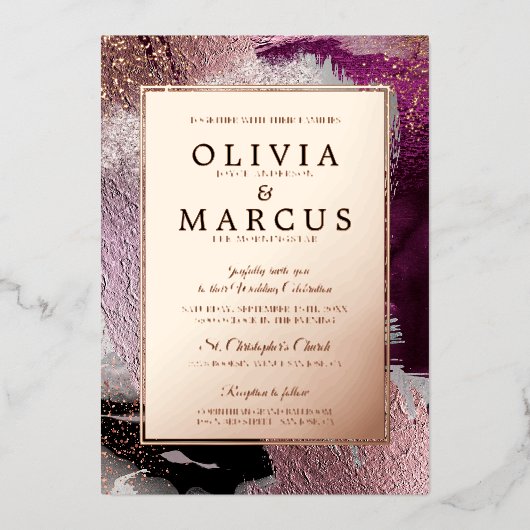 Abstraktes elegantes Gold Cassis Plum Pinselstrich Folieneinladung (Vorderseite)