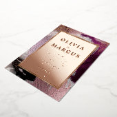 Abstraktes elegantes Gold Cassis Plum Pinselstrich Folieneinladung (Gedreht)