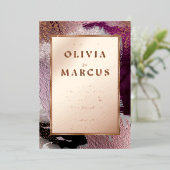 Abstraktes elegantes Gold Cassis Plum Pinselstrich Folieneinladung (Stehend vorne)