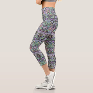 Abstraktes, florales Mosaikmuster mit violetten St Capri Leggings