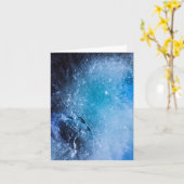 Abstraktes Foto aus dunkelblauem Eis Karte (Gelbe Blume)