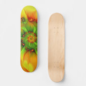Abstraktes Fraktal im Sommer grün Skateboard (Vorderseite)