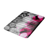 Abstraktes Fuchsia, Grau und Schwarzes Gran Foto K Badematte (Schrägansicht)