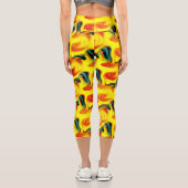 Abstraktes Gelb- und Grünmuster Capri Leggings (Rückseite)