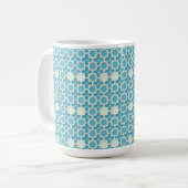 Abstraktes geometrisches Blau- und Weißmuster Kaffeetasse (Vorderseite Links)
