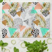 Abstraktes geometrisches Muster Handtuch (Gefaltet)