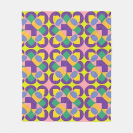 Abstraktes geometrisches Muster in fett gefärbten  Fleecedecke