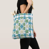 Abstraktes geometrisches Muster in grün und blau Tasche (Von Nahem)