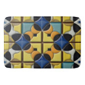 Abstraktes geometrisches Muster mit dynamischen Fa Badematte (Vorderseite)