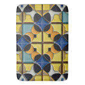 Abstraktes geometrisches Muster mit dynamischen Fa Badematte (Vorderseite Vertikal)