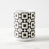 Abstraktes geometrisches Muster mit Retrofarben Kaffeetasse (Mittel)