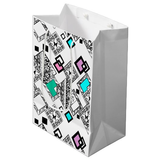 Abstraktes geometrisches Muster Mittlere Geschenktüte (Vorderseite Schrägansicht)