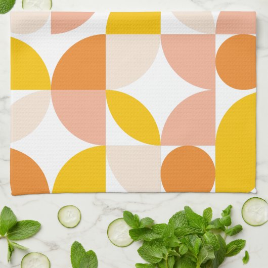 Abstraktes geometrisches Muster Peach Orange Yello Geschirrtuch (Gefaltet)