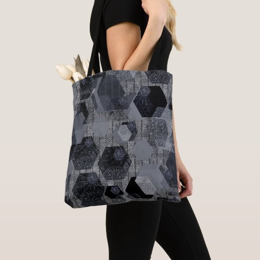 Abstraktes geometrisches Muster, schwarz und grau. Tasche (Von Nahem)