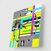 Abstraktes geometrisches Neonmuster Quadratische Wanduhr (Winkel)