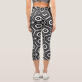 Abstraktes geometrisches Schwarz-Weiß-Muster Capri Leggings