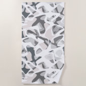 Abstraktes gepunktetes Muster in hellgrauen Flecke Strandtuch (Vorderseite)