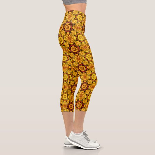 Abstraktes Gold- und Orangendesign Capri Leggings (Rechts)