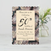 Abstraktes Gold und Schwarz mit Federn 50. Geburts Einladung (Stehend Vorderseite)
