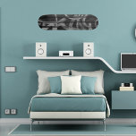 Abstraktes Grafitti-Muster Skateboard<br><div class="desc">Abstrakte Grafitti in Schwarz und Grau,  Wandkunstmuster</div>