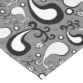 Abstraktes graues und weißes Tulip Paisley-Muster Tischdecke (Schrägansicht)