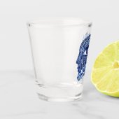 Abstraktes griechisches böses Auge mit griechische Schnapsglas (Links)