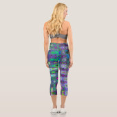 Abstraktes grün und Lila Wavy Mosaik Retro Capri Leggings (Rückseite)