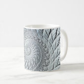 Abstraktes hellgraues Spiral-Fraktal Kaffeetasse (VorderseiteRechts)