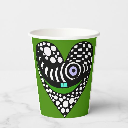 Abstraktes Herz in Grün Pappbecher (Rückseite)