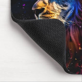 Abstraktes kosmische Tierwelt-Löwenporträt Mousepad (Ecke)