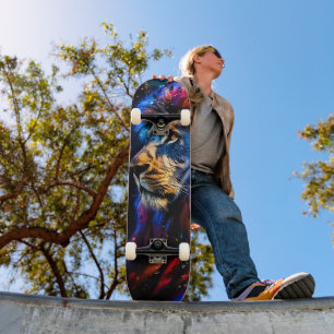 Abstraktes Kosmisches Wildtier-Löwenporträt Skateboard