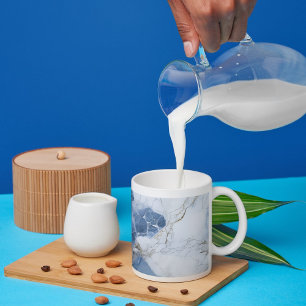 abstraktes Küstenmuster aus blauem Marmor Kaffeetasse