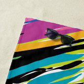 Abstraktes, lebendiges Multicolor Tropenblatt Strandtuch (Beispiel)