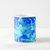 Abstraktes Licht und dunkelblaue Fluid Art Kaffeetasse (Mittel)