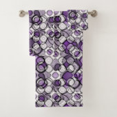 Abstraktes Lila, graues und schwarzes Zirkelmuster Badhandtuch Set (Insitu)