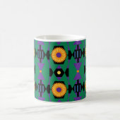 Abstraktes Lila Muster mit gelben Blumen Kaffeetasse (Mittel)