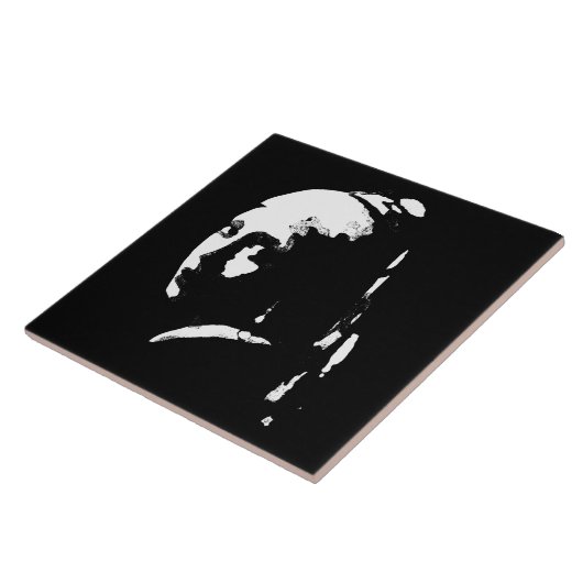 Abstraktes Mädchen mit Perlenohrring Fliese (Seite)