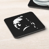 Abstraktes Mädchen mit Perlenohrring Getränkeuntersetzer (Linke Seite)