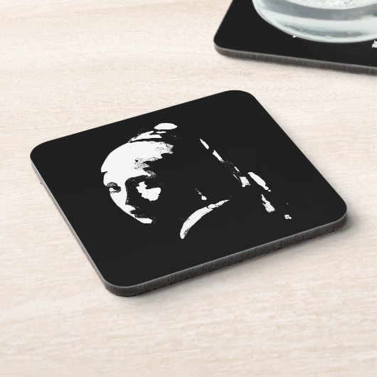 Abstraktes Mädchen mit Perlenohrring Getränkeuntersetzer (Linke Seite)