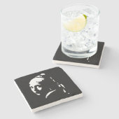 Abstraktes Mädchen mit Perlenohrring Steinuntersetzer (Seitenansicht)