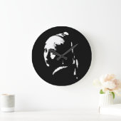 Abstraktes Mädchen mit Perlenohrring-Uhr Große Wanduhr (Zuhause)