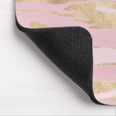 Abstraktes Malen aus rosa goldfarbenem Marmor Mousepad (Ecke)