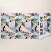 Abstraktes Memphis Muster individuelles Texttücher Strandtuch (Vorderseite)