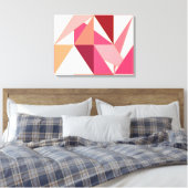 Abstraktes Mittelalter, Dreiecke - Korallen, Beige Leinwanddruck (Insitu (Schlafzimmer))