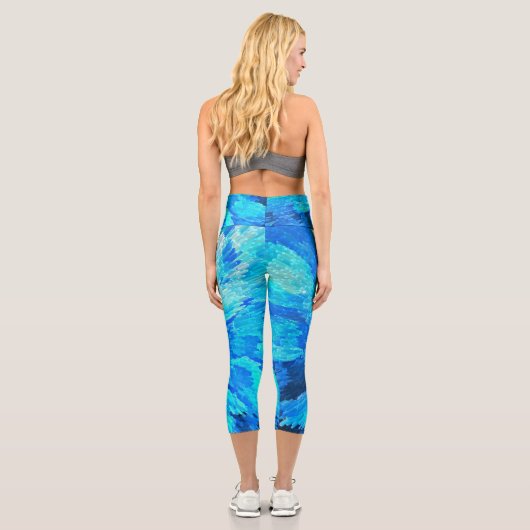 Abstraktes, modernes, türkisfarbenes Mosaik Capri Leggings (Rückseite)