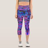Abstraktes Mosaik-Rosa und blaues Wavy-Retro Capri Leggings (Vorderseite)
